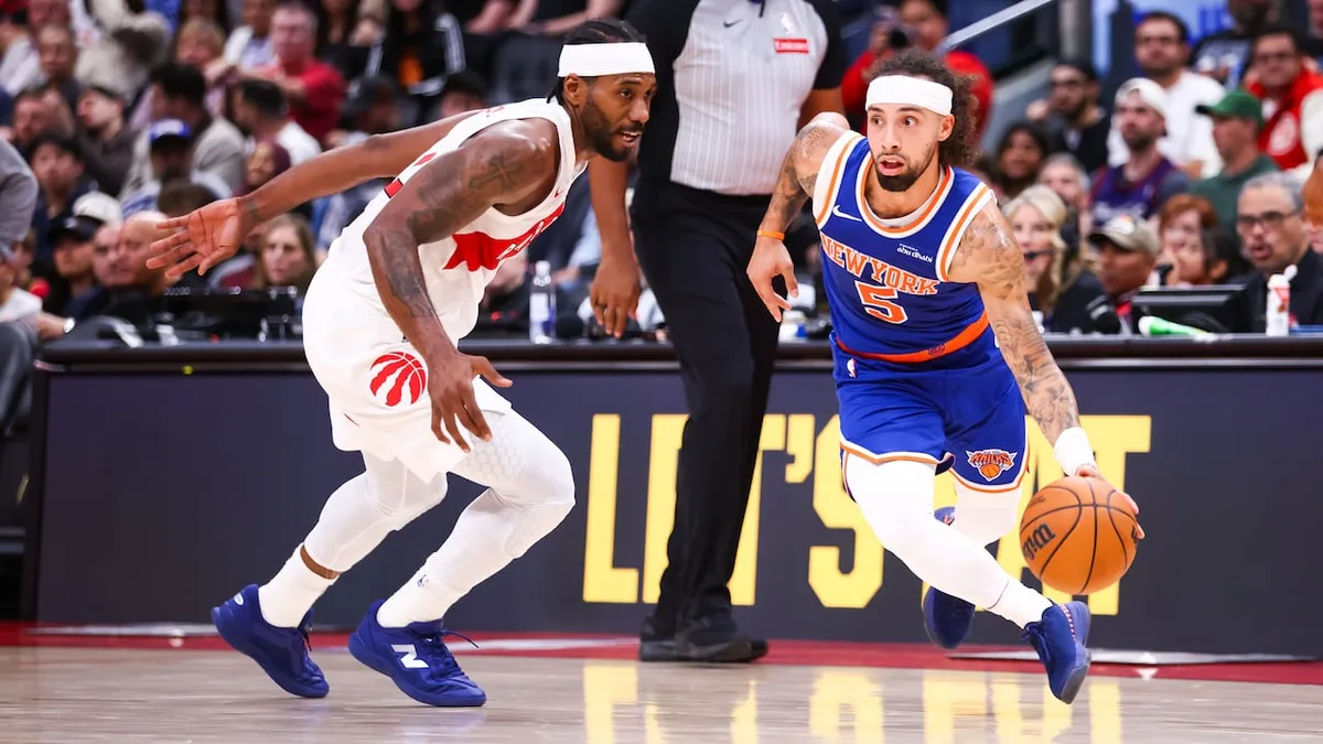 Kawhi Leonard fits right in with new Raptors teammates as Toronto romps past Knicks