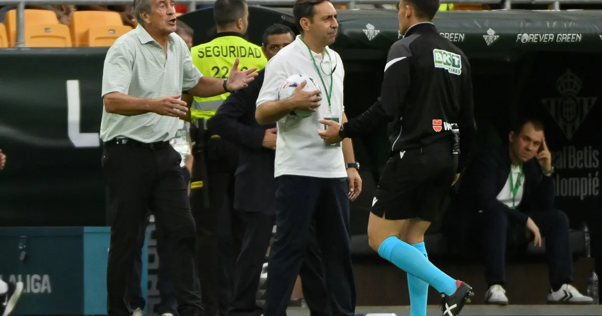 El chileno Pellegrini explotó contra el árbitro tras el 5-2 de Barcelona a Betis: "Me pareció lamentable"