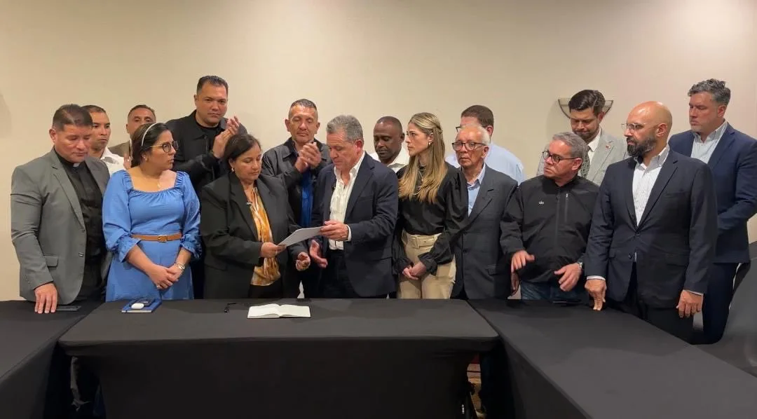 Dinorah Figuera se reunió con expresos políticos en plena tercera ronda de diálogo con el chavismo