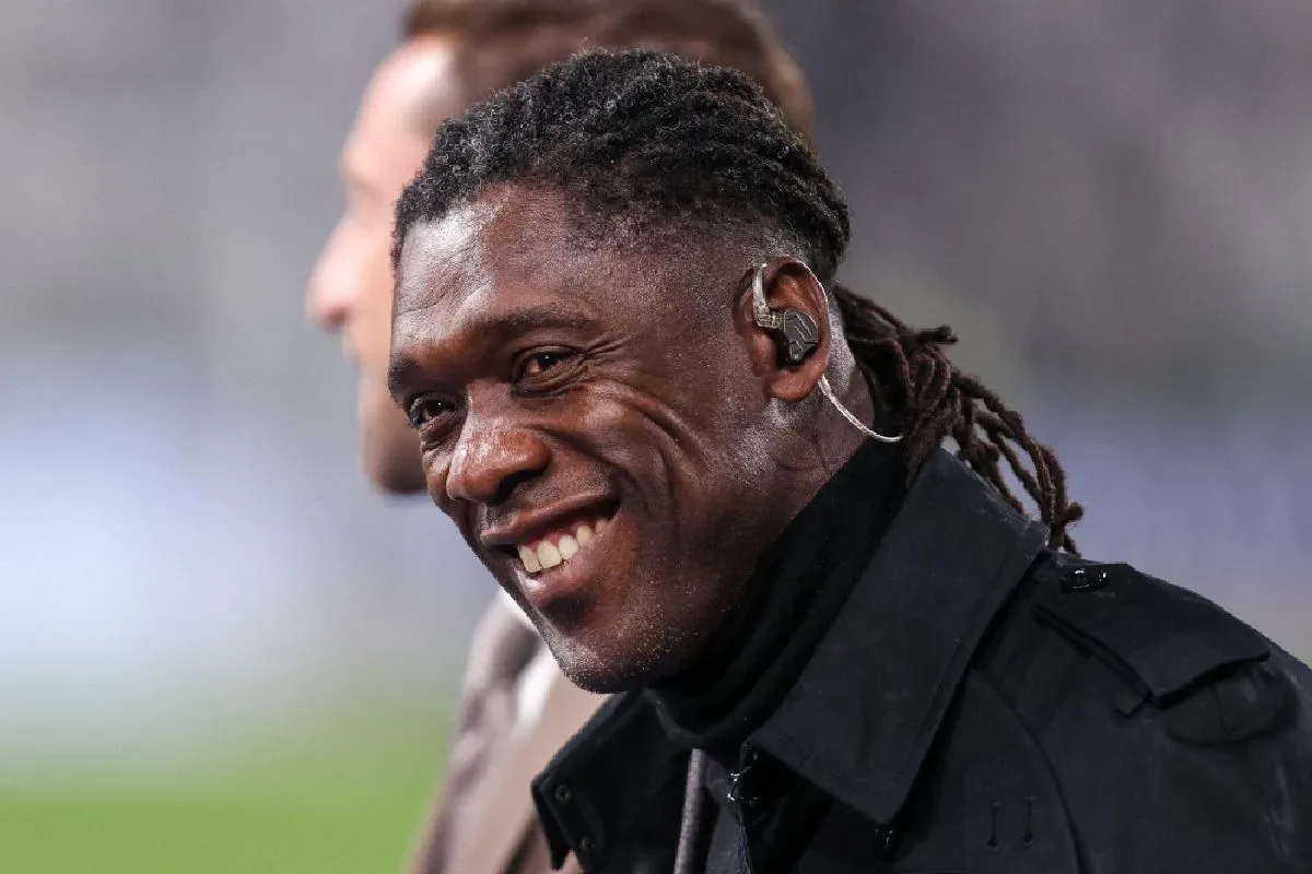 Seedorf chega a São Paulo e inicia trabalho como técnico do Corinthians