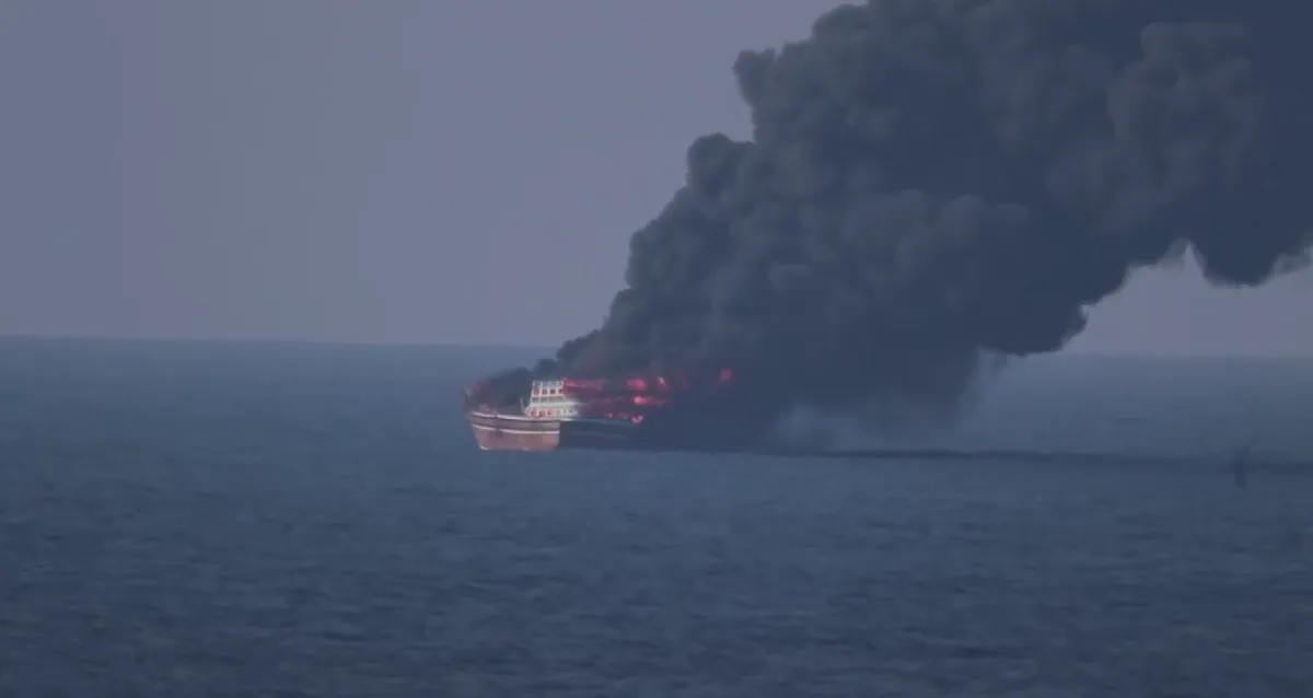 EEUU incendió barco Guardia Revolucionaria iraní en Omán (VIDEO)