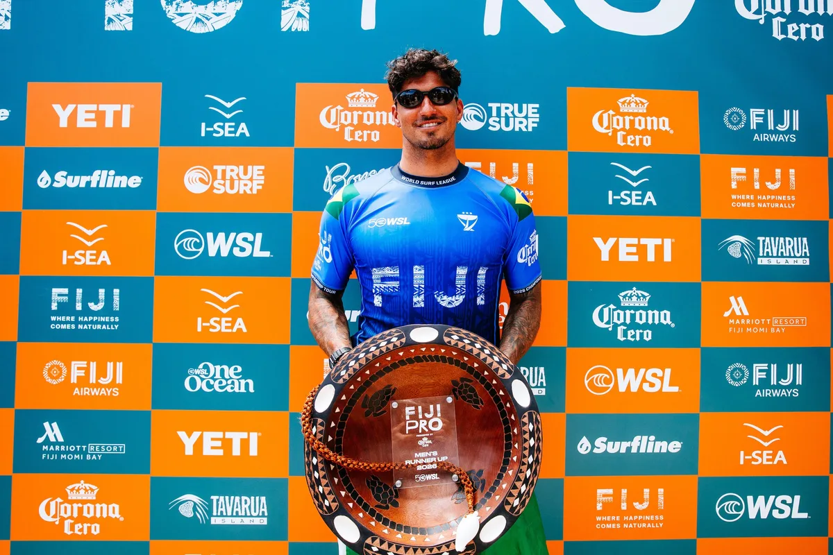 Slater questiona nota 10 de Medina em Fiji após saída do tubo para garantir prioridade