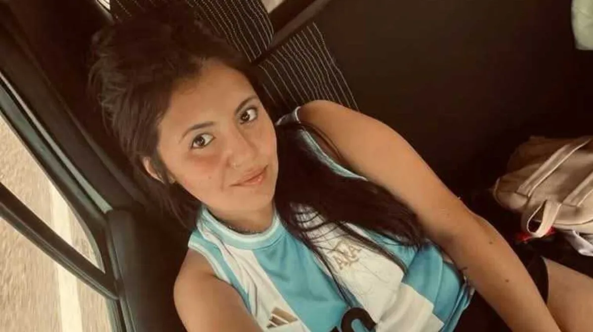 Una árbitra de 24 años murió al chocar contra un poste de luz cuando iba a dirigir un partido de fútbol amateur en Río Negro
