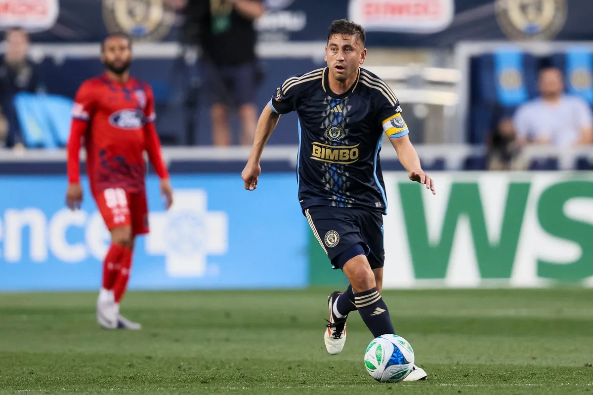 Polémica en Nueva York: Alejandro Bedoya califica el campo de Yankee Stadium como el "peor" que vio en su vida
