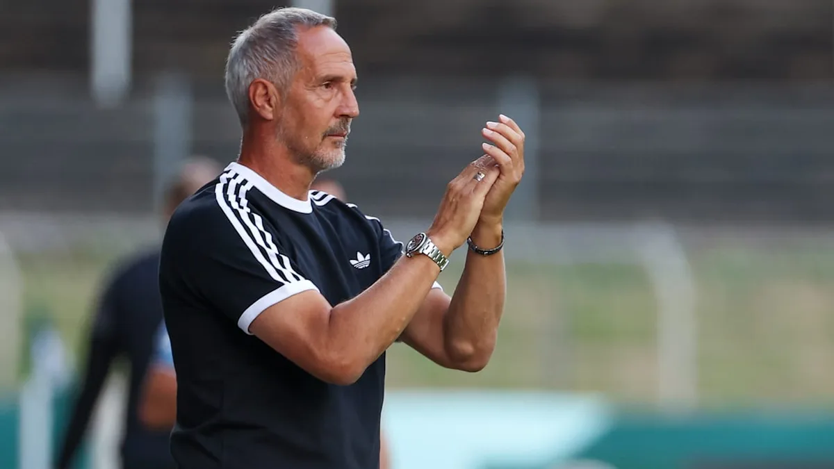Hütter: „Die Position liebe ich“ - Eintracht-Trainer stachelt Konkurrenzkampf an