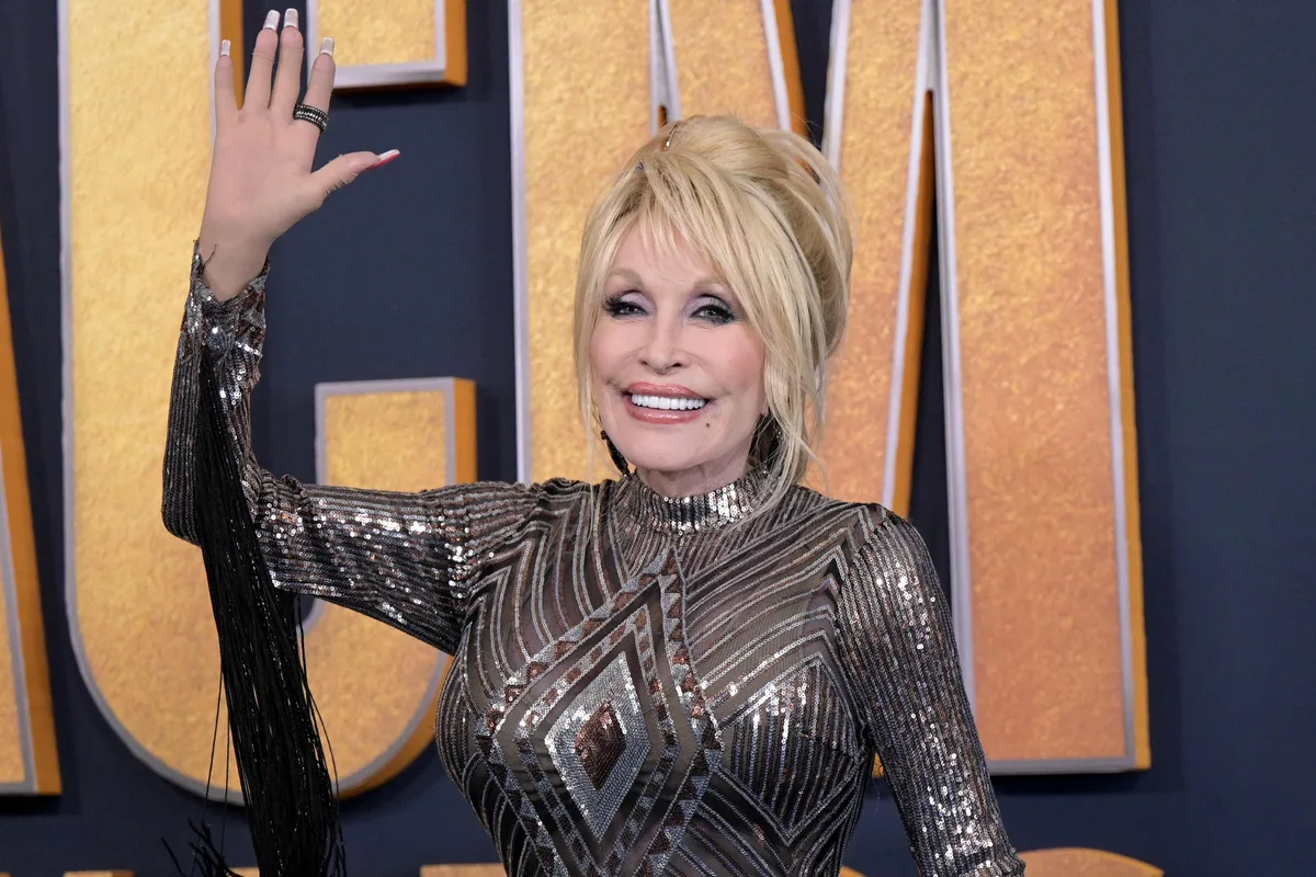 Dolly Parton, la montañesa que desafió a Elvis y conquistó el mundo más allá del country