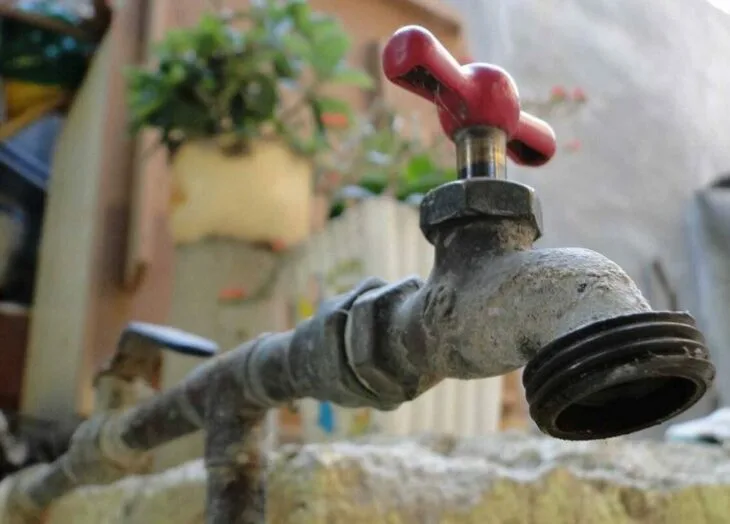 Los Olivos permanece sin agua por trabajos de reparación