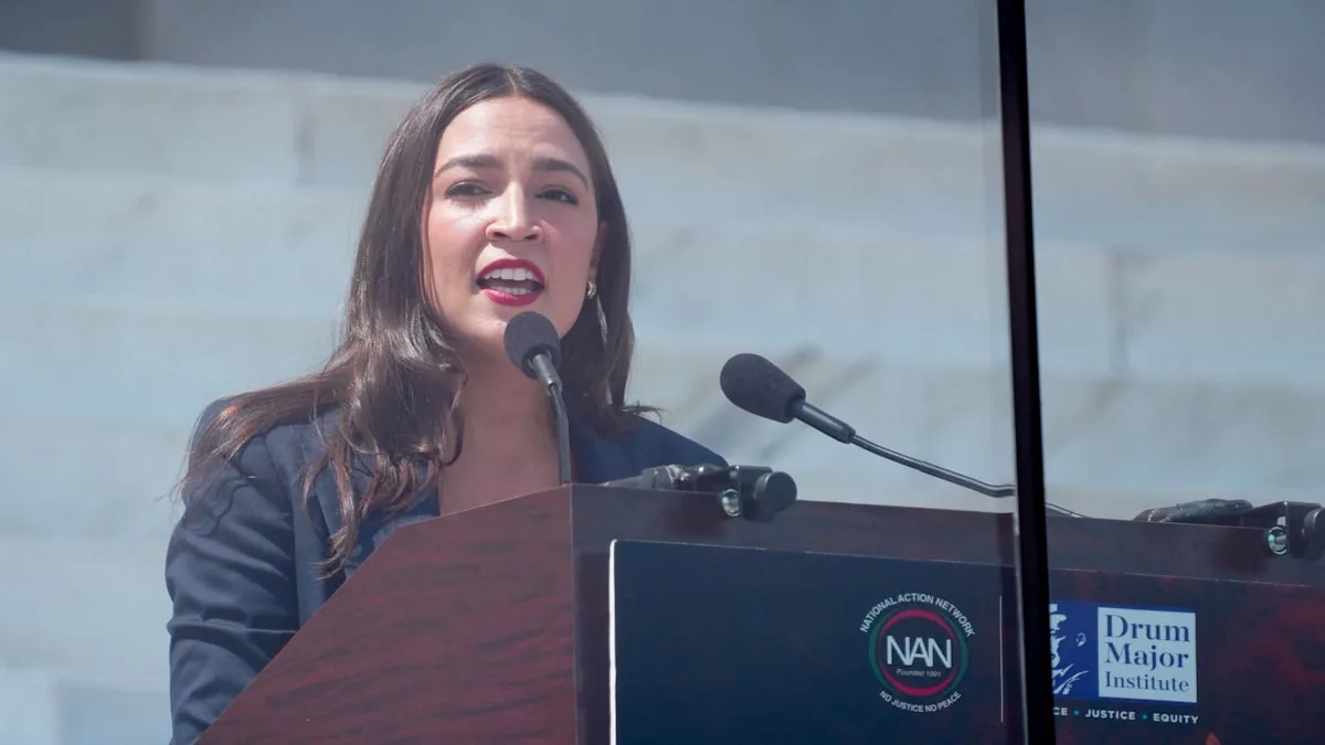 Ocasio-Cortez bringt sich als Präsidentschaftskandidatin in Stellung – „Die Moderaten fürchten sie“