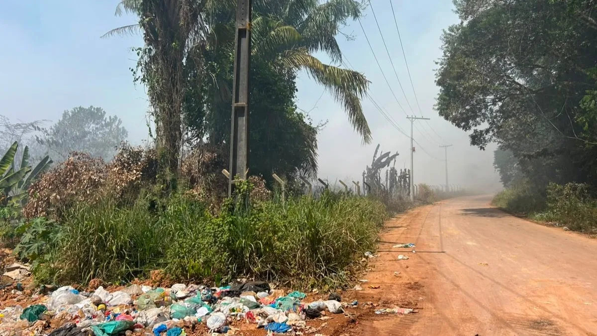 Após mais de 40 horas, incêndio no lixão de Iranduba continua