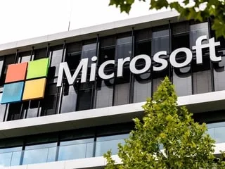 Microsoft s’engage à ce que les humains contrôlent son intelligence artificielle