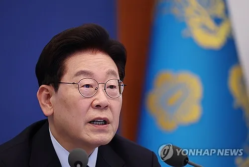 [속보] 李대통령 "일부 오염된 검사들 문제지만…제도 무력화 안돼"