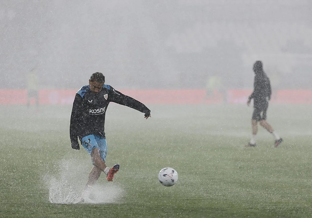 El Levante-Athletic, suspendido por una tromba de agua