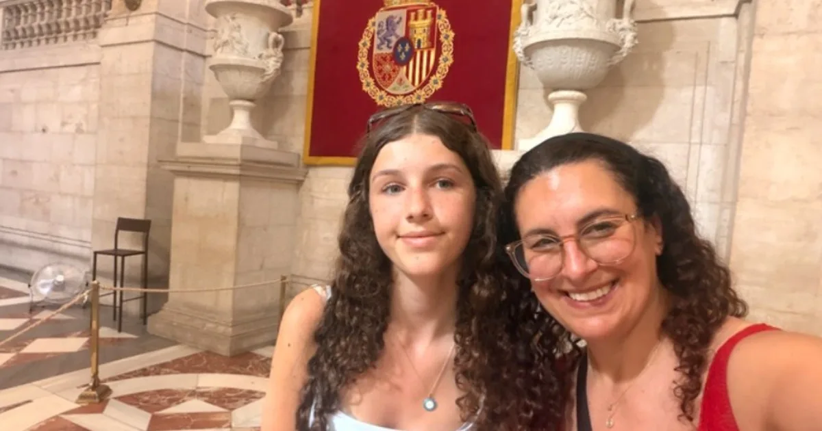 "Dejé que mi hija de 15 años volviera sola a casa desde Europa; no fue un viaje fácil, pero me alegro de que se haya ganado su independencia"