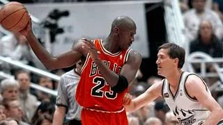 NBA: La millonaria fortuna que pagaron por la camiseta roja de Michael Jordan