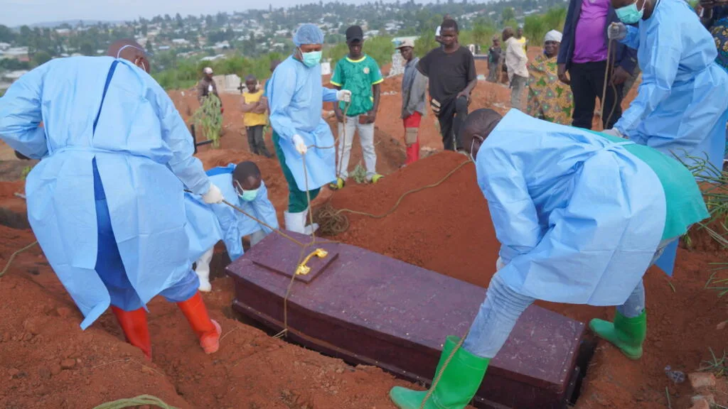 apa pede esforços contra a epidemia de ebola na RDC, que completa 100 dias ainda fora de controle