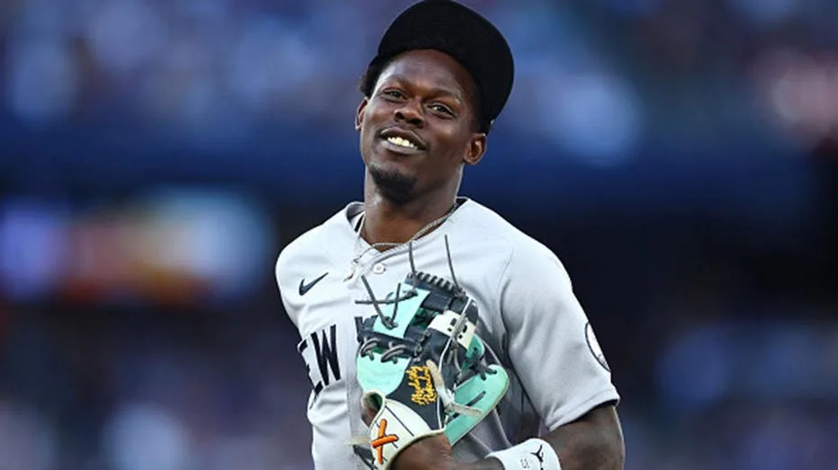Yankees' Jazz Chisholm boots routine grounder, immediately blames umpire as replay tells another story