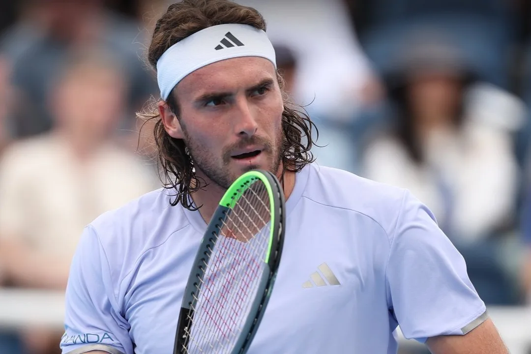 Tsitsipas agrega Mouratoglou e tenta quebrar tabu contra Fils