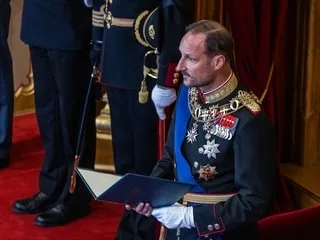 Mort du roi Harald en Norvège : le roi Haakon VIII a prêté serment sans son épouse, convalescente