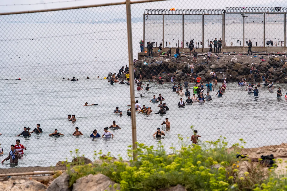 Un explosivo informe apunta contra Marruecos por la crisis de Ceuta y complica a Sánchez