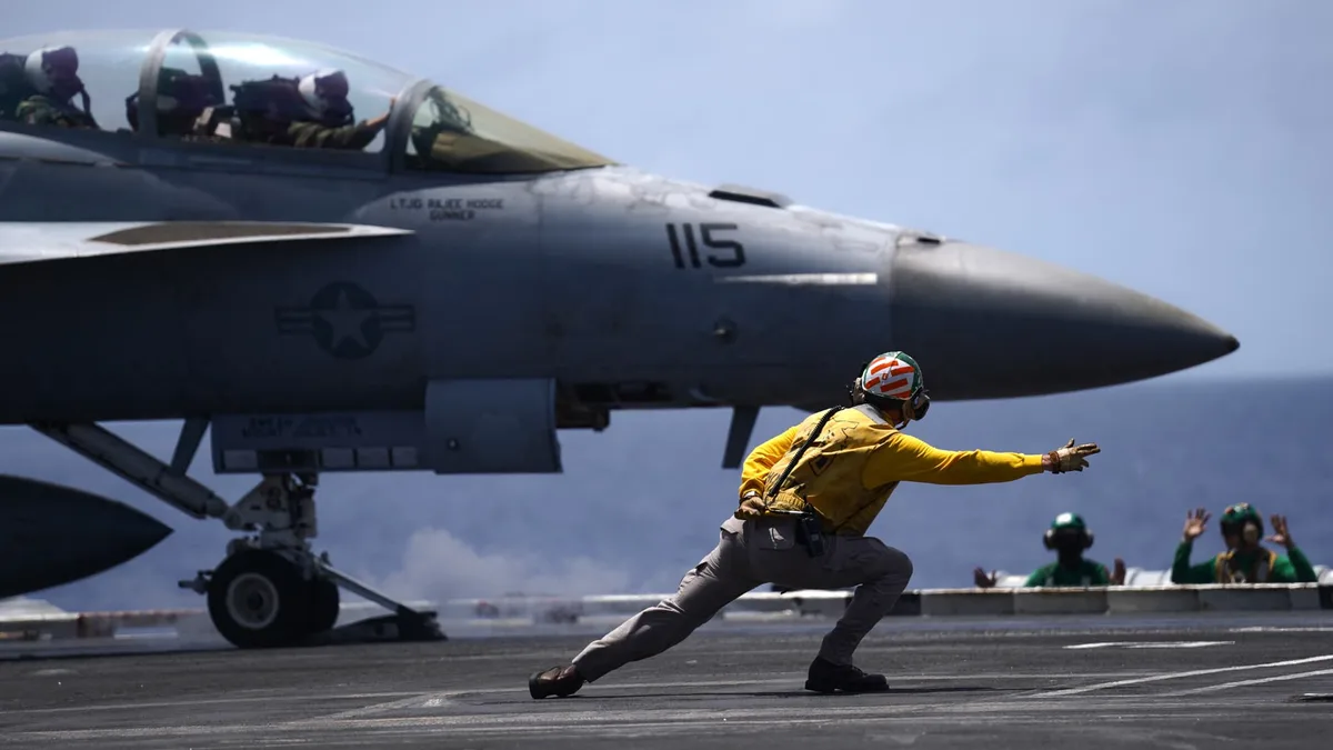 Les systèmes électromagnétiques "n'ont pas la puissance" de ceux à vapeur: Donald Trump veut que les futurs porte-avions de l'armée américaine reviennent aux anciens modèles de catapultes