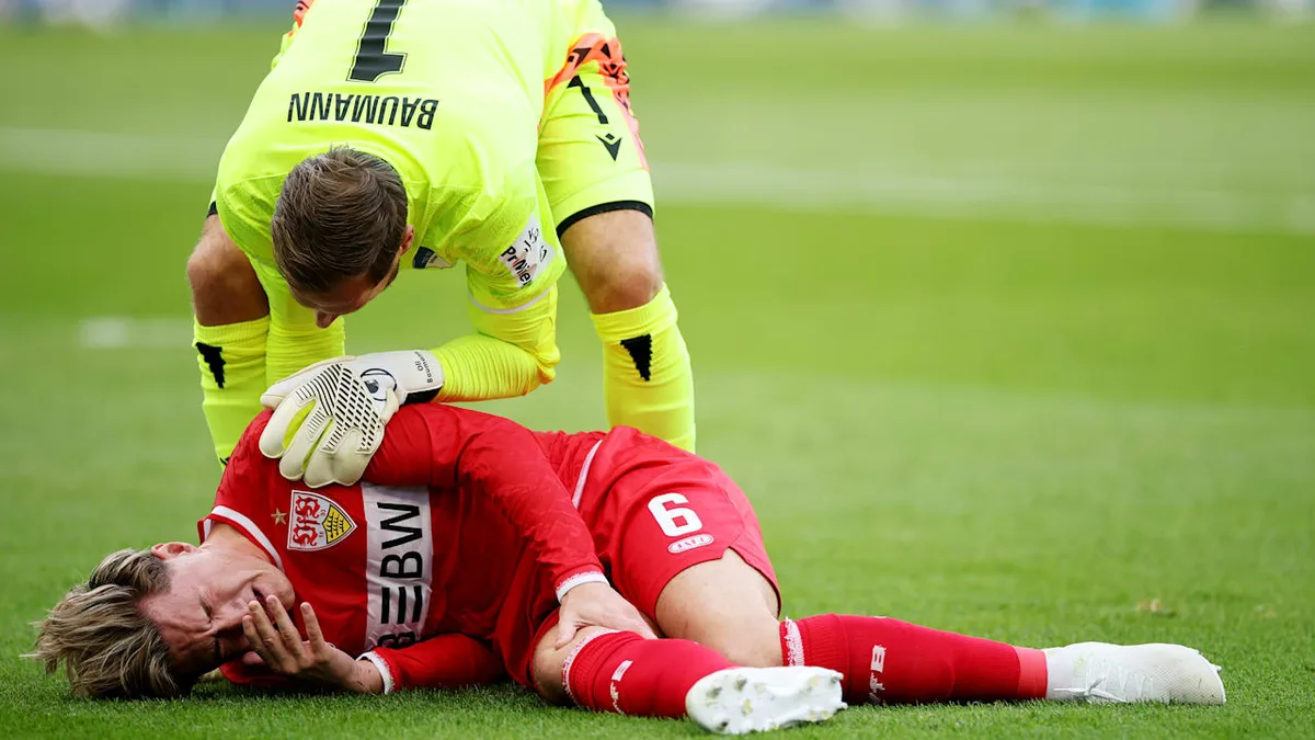 Kurz vor DFB-Nominierung - Böser Knie-Crash von Stiller