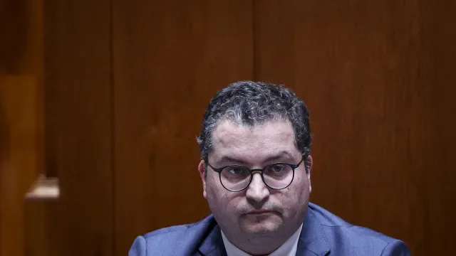 Governo anuncia carga fiscal de 35% no OE2027
