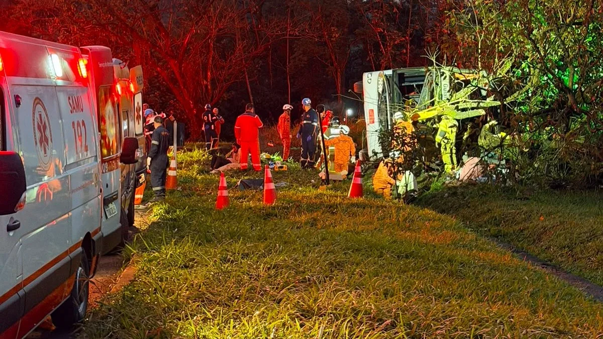 ‘Eu abracei meu noivo e disse que iríamos morrer’, relata sobrevivente de acidente com ônibus em Petrópolis