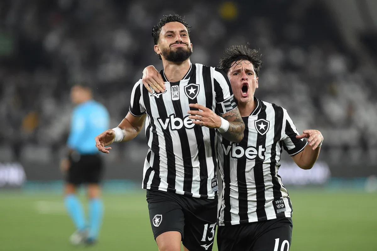 Alex Telles cita chegada relâmpago ao Botafogo: "Clube precisava de mim, eu precisava dele"