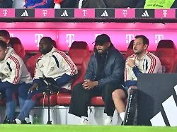 "Geht ihm wirklich nicht gut": Kompany kann Bayerns Torfestival nur im Sitzen verfolgen