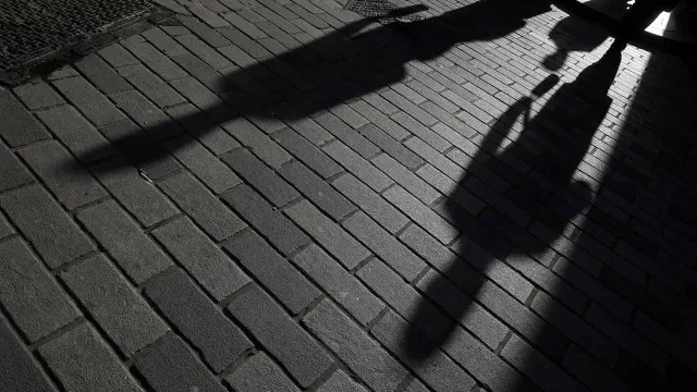 Mulher com "intensos sentimentos de vingança" ameaça matar ex no trabalho