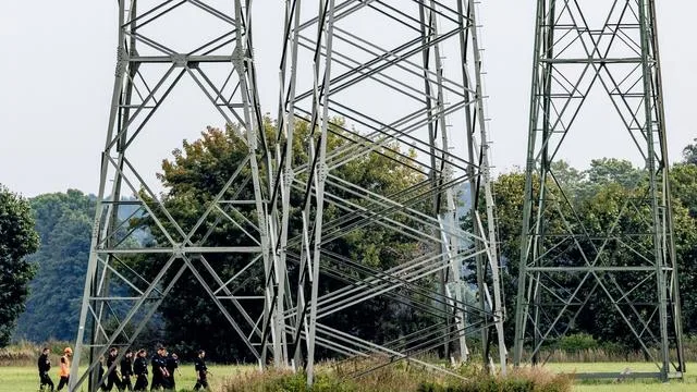 Anschlag auf Stromleitungen: Stromnetz-Sabotage: Bekennerschreiben wird geprüft