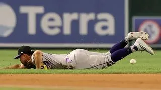 MLB: Ezequiel Tovar alcanza el doble dígito de jonrones, pero sale lesionado del juego