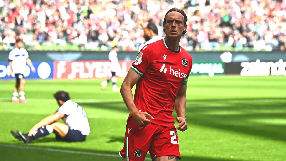 Fußball: Hannover 96 zieht souverän in die zweite Pokalrunde ein