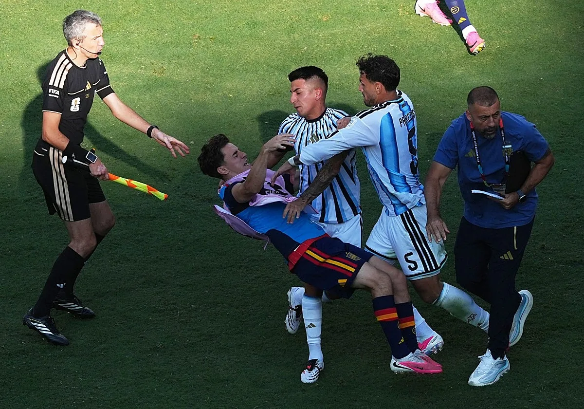 Paredes esquiva las disculpas: «Mi sanción es exagerada, a Gavi le pusieron solo un partido»