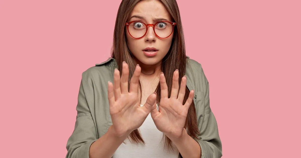 La psicología afirma que la persona más manipuladora no siempre es la que miente, sino la que utiliza verdades para hacerte dudar de tu propia realidad