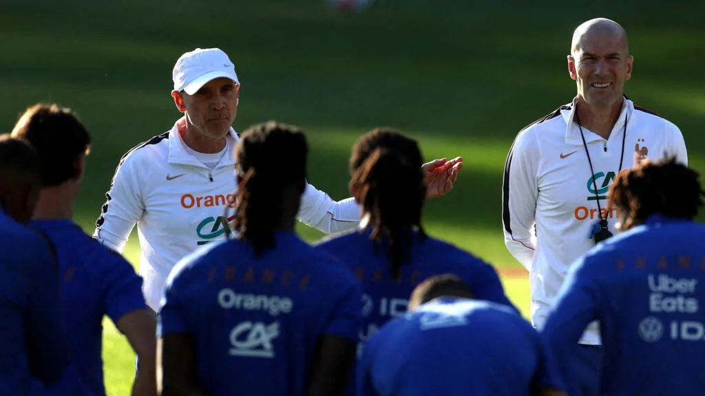 Football : Zinédine Zidane entraîne pour la première fois l'Équipe de France