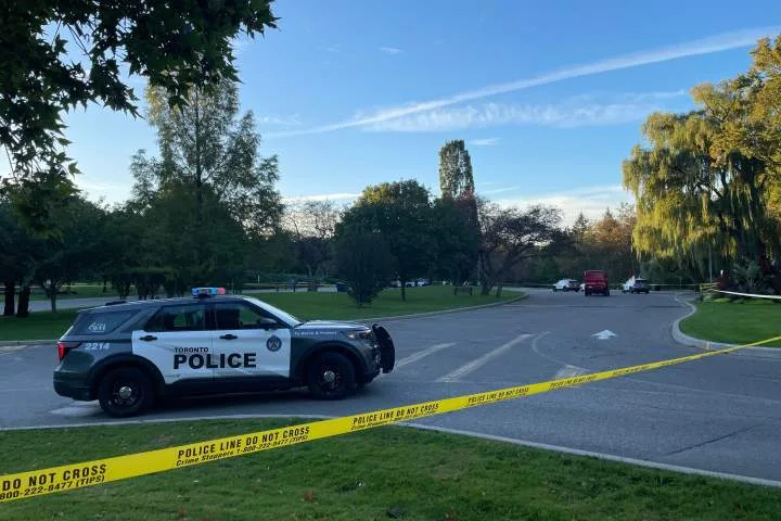 Police find 2 bodies in burnt-out vehicles on opposite ends of Toronto