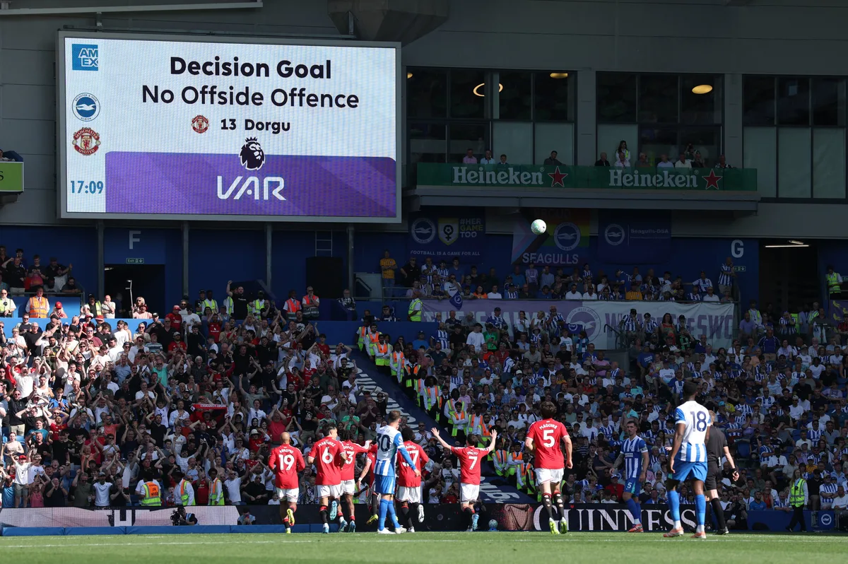 La Premier League abre la “caja negra” del arbitraje: las tres inéditas medidas que tomará