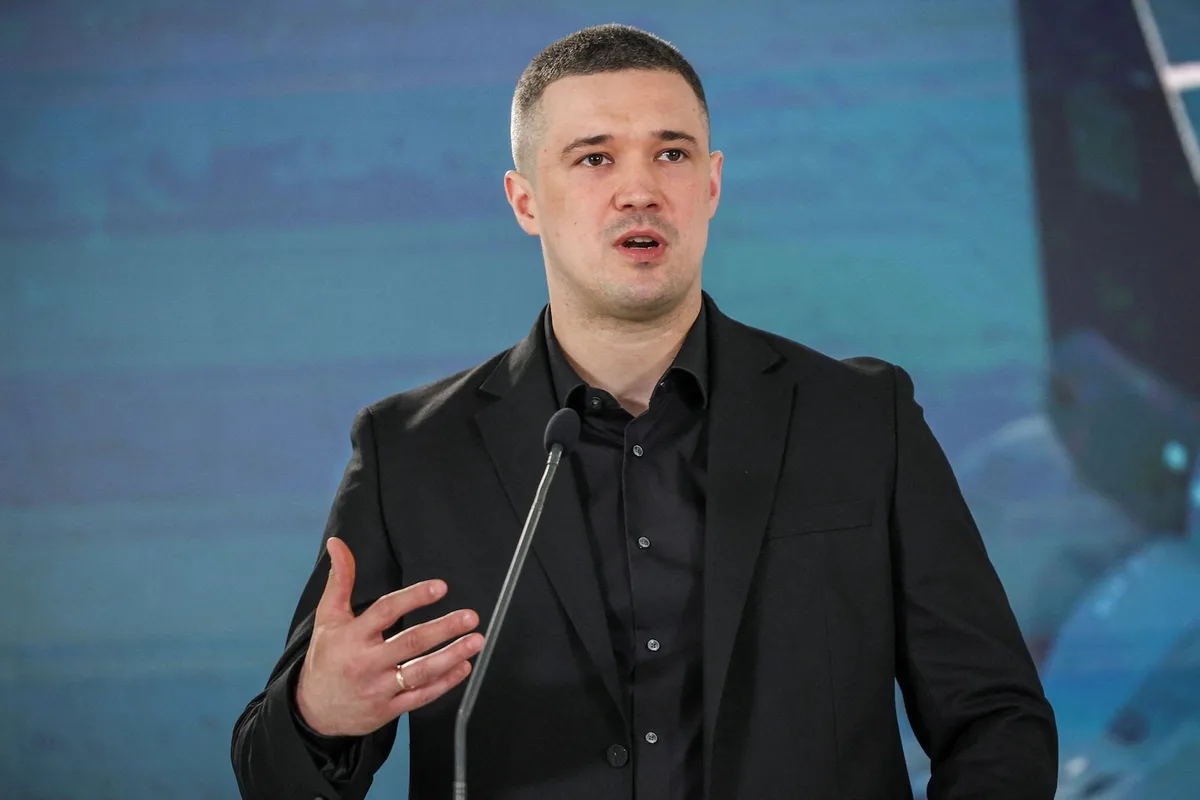 Defense minister dismissed by Zelensky demands elections in Ukraine