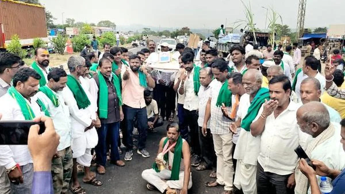 Union Minister Pralhad Joshi, former CM Jagadish Shettar seek time from sugarcane farmers of Karnataka at late night conciliation meeting in Hubballi