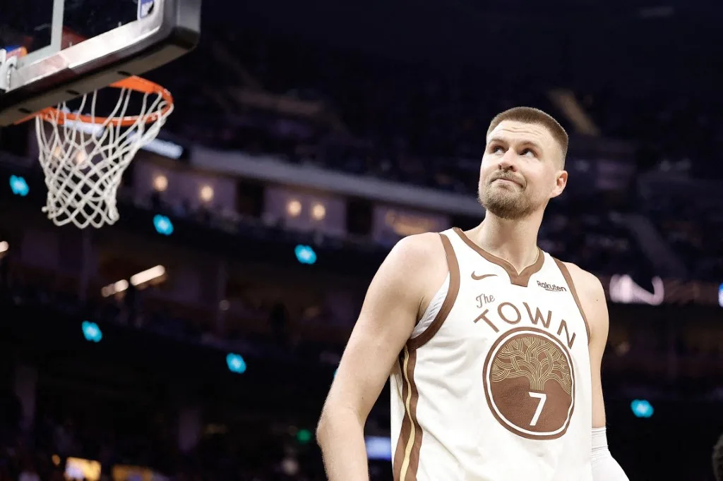 Kristaps Porziņgis responde a rumores sobre su ausencia en la pretemporada de los Warriors