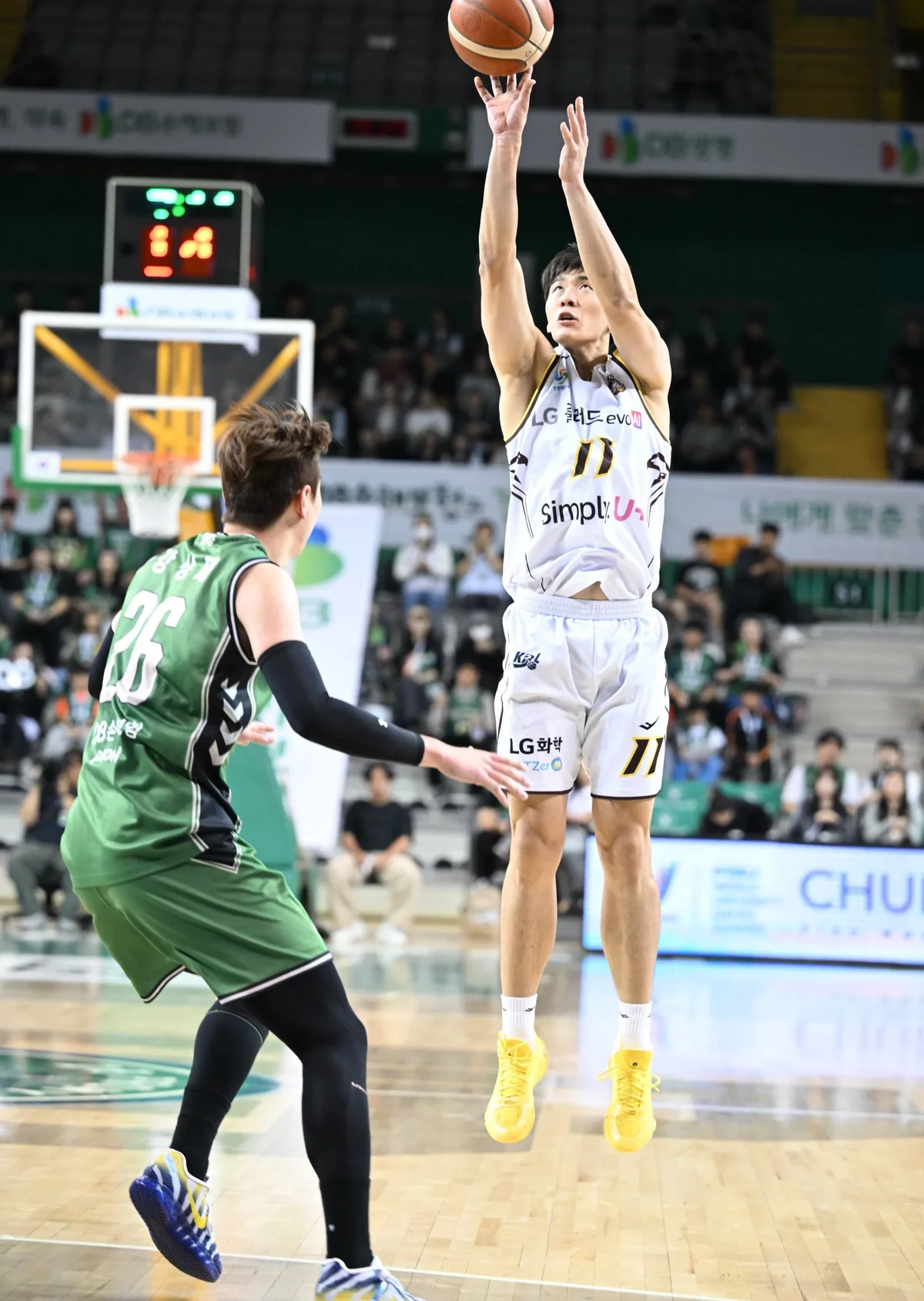 ‘굿윈·양홍석 41점 합작’ LG, 우승 후보 DB 96-92 제압