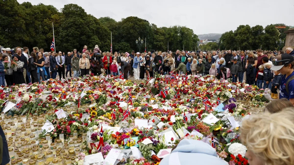 Un mar de flores despide a Harald V de Noruega