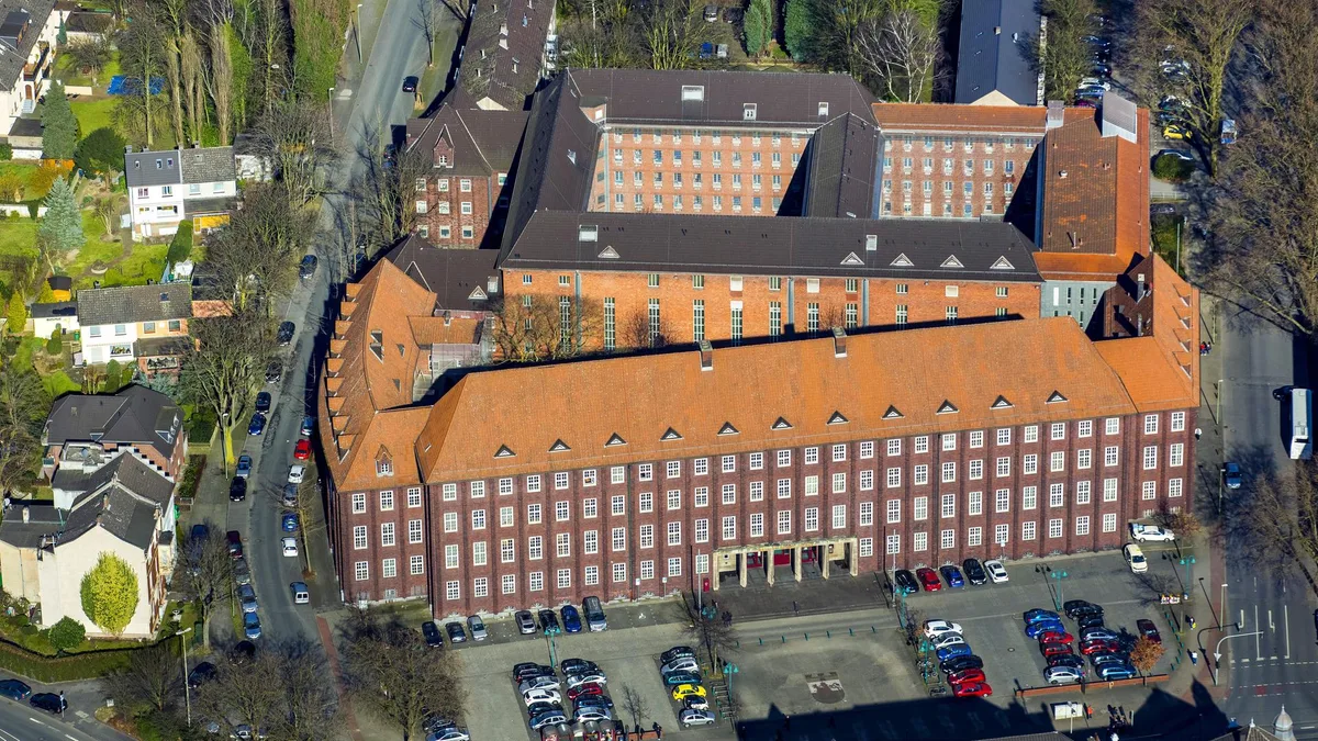 Gefängnisausbruch in Duisburg - Häftling flieht über das Dach