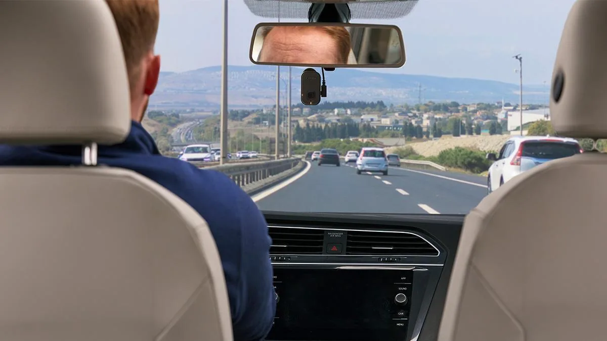 ¿Es legal llevar una cámara en el coche? Todo sobre las dashcams
