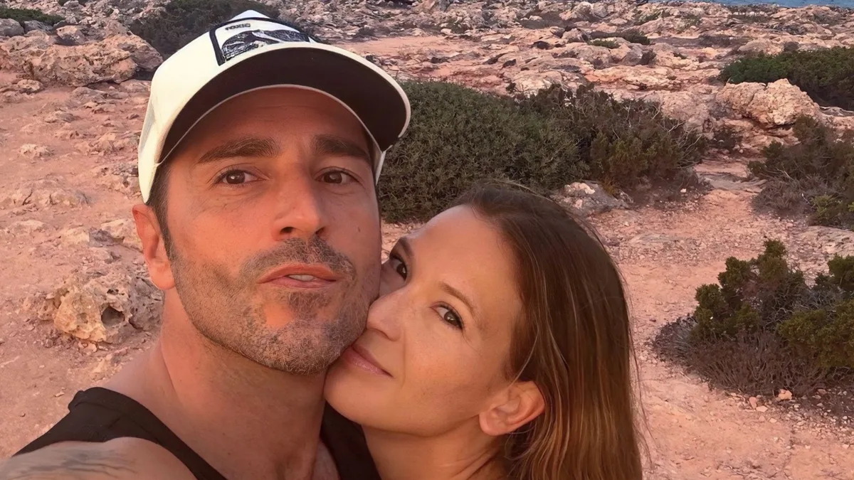 Las imágenes de David Bustamante y Yana Olina en su escapada romántica a Menorca con escena mítica de ‘Dirty Dancing’ incluida