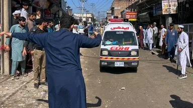 Pakistan: Dach einer Schule stürzt ein - Viele Tote