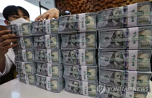 이달 환율 2년1개월만에 최저…원/엔 19년만에 가장 낮아