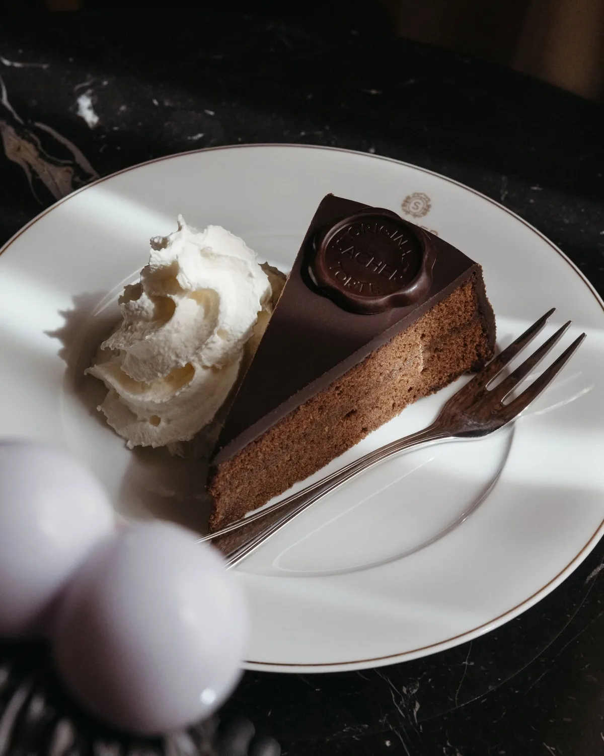 Como uma torta de chocolate deu origem a um dos hotéis mais famosos de Viena