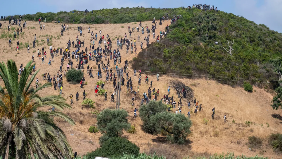 Grenze zu Marokko: Großaufgebot wendet zweiten Ansturm auf Ceuta ab